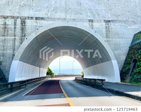 Okinawa - Niraikanai Bridge tunnel and road leading to the sea 125719463
