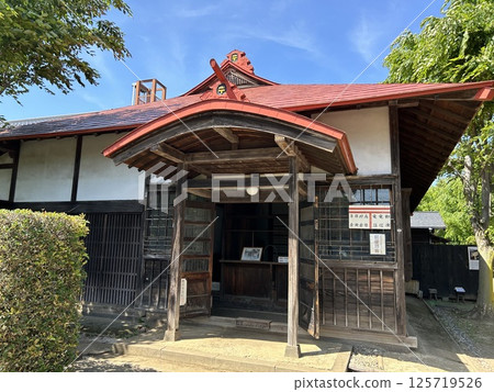 這是位於東京都小平市小平故鄉村的舊小平小川郵局大樓。 125719526