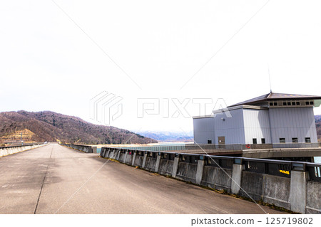 Scenery of the Chubetu Dam in Hokkaido 125719802