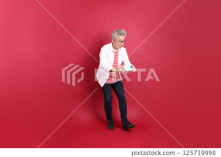 Active East Asian Man Active East Asian Man 125719998