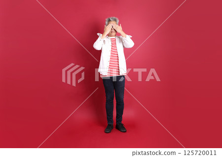 Active East Asian Man 125720011