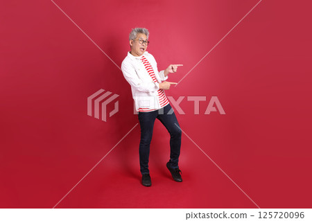 Active East Asian Man 125720096