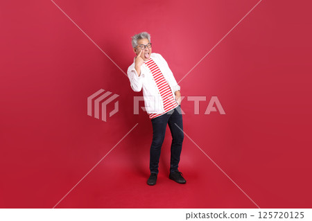 Active East Asian Man 125720125