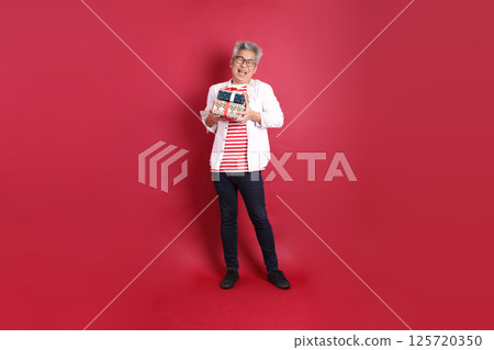 Active East Asian Man Active East Asian Man 125720350