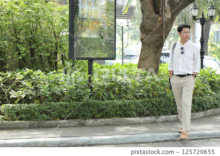 Asian Busimess People 125720655