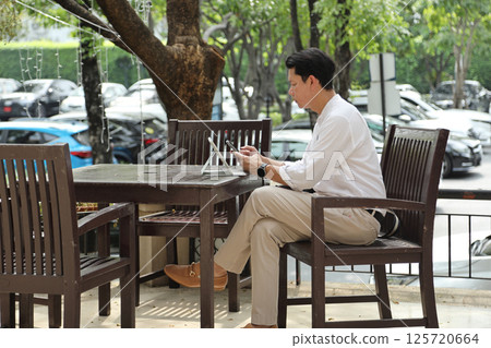 Asian Busimess People 125720664