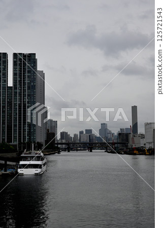 從品川碼頭橋和京濱運河眺望品川區港南 125721543