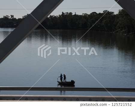 Alexandra Bridge over the Fitzroy River, Rockhampton, Australia 125721552