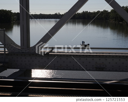澳洲羅克漢普頓菲茨羅伊河上的亞歷山德拉橋 澳洲羅克漢普頓菲茨羅伊河上的亞歷山德拉橋 125721553