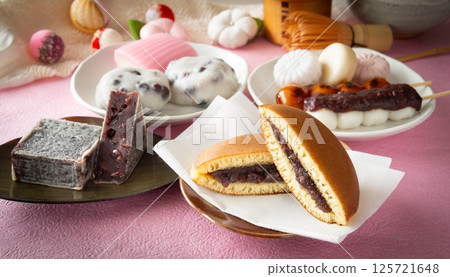 Various Japanese sweets, sweets, snacks 125721648