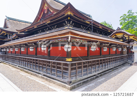 The lattice wall behind the main hall of Kitano Tenmangu Shrine (Kamigyo Ward, Kyoto City) The lattice wall behind the main hall of Kitano Tenmangu Shrine (Kamigyo Ward, Kyoto City) 125721687