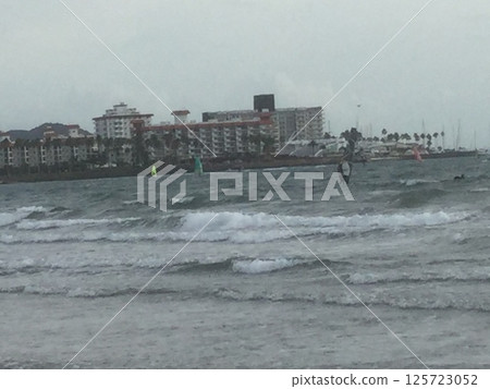Kamakura & Enoshima Walk 2023: Marine sports in the rough seas of late autumn Kamakura & Enoshima Walk 2023: Marine sports in the rough seas of late autumn 125723052