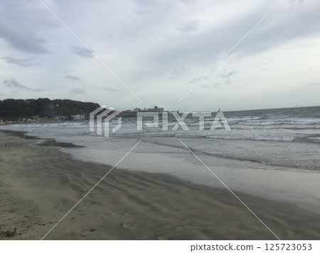 Kamakura & Enoshima Walk 2023: Sandy beach reflecting in the sea Kamakura & Enoshima Walk 2023: Sandy beach reflecting in the sea 125723053