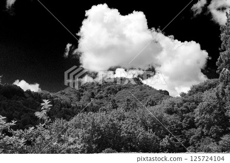 單色雲 125724104