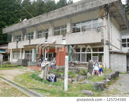 稻草人村的稻草人小學 稻草人村的稻草人小學 125724380