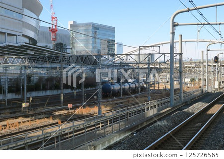 A freight train leaving Saitama-Shintoshin Station 125726565