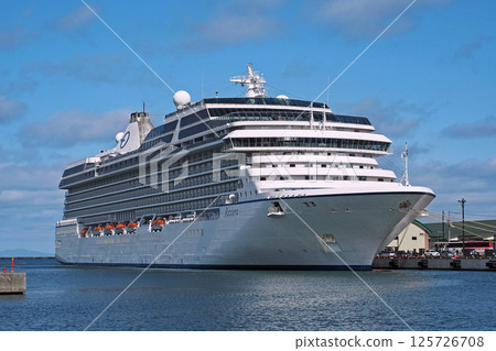Cruise ship Riviera makes its first port call in Otaru Cruise ship Riviera makes its first port call in Otaru 125726708
