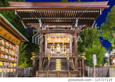Kyoto Yasaka Shrine Okuninushi Shrine night view 125727129