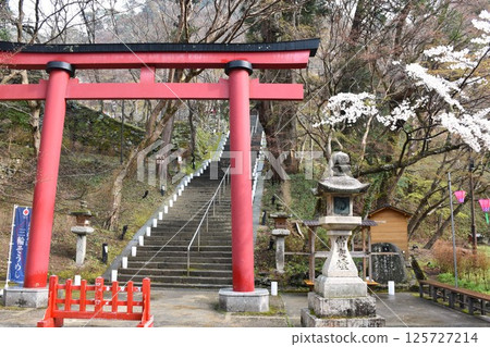 Torii gate at Tanzan Shrine, Mount Tatsuno in Yamato Torii gate at Tanzan Shrine, Mount Tatsuno in Yamato 125727214