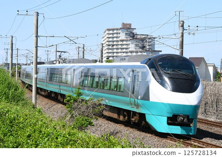 常磐急行 E657 系列(綠湖號)常磐線,開往品川方向 常磐急行 E657 系列(綠湖號)常磐線,開往品川方向 125728134