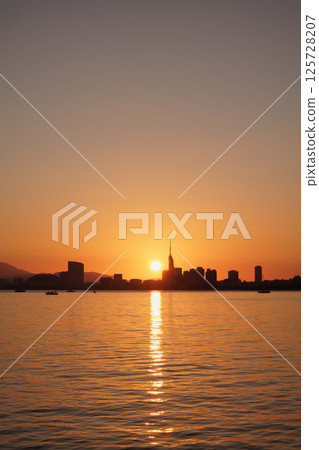 The first sunrise of the year rising over Fukuoka city 125728207