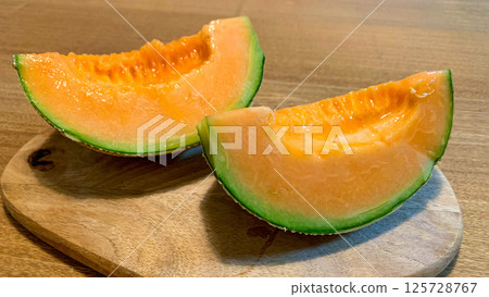 Fresh Yubari melon with delicious red fruit 125728767
