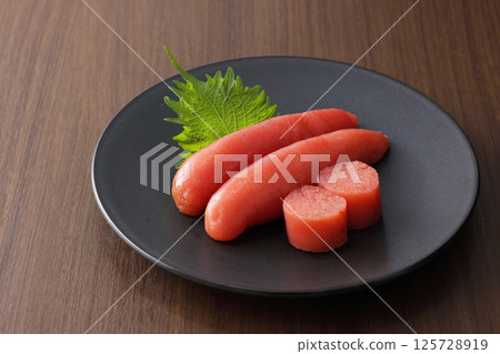 看起來美味的明太子盛放在盤子裡 125728919