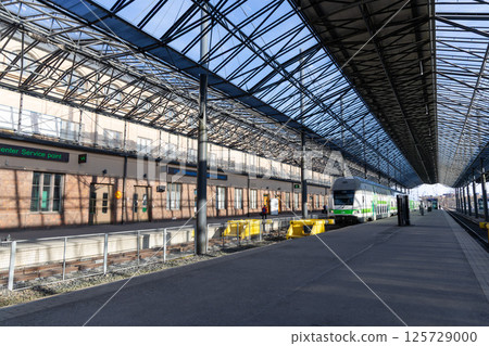 [Finland] Train at Helsinki Station 125729000