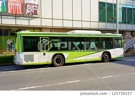 Kokusai Kogyo bus (side view) stopping near Akabane Station Kokusai Kogyo bus (side view) stopping near Akabane Station 125730337