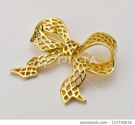 Retro style brooch for women jewelry store product shot 125730610