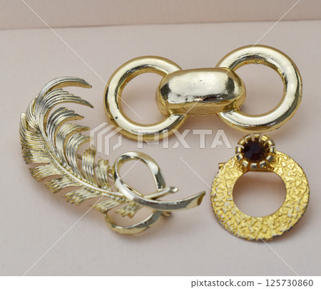 Artisan brooch vintage handmade detail womens fashion Artisan brooch vintage handmade detail womens fashion 125730860