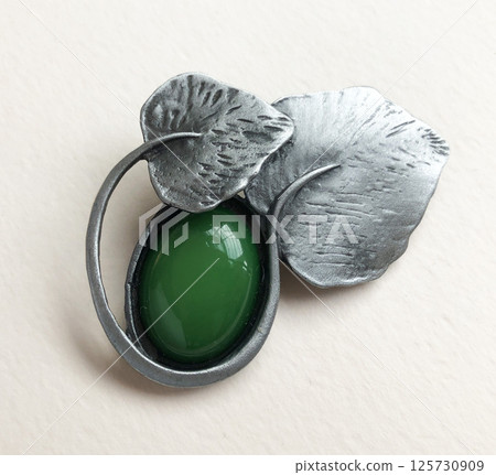 Womens brooch product photo romantic vintage style Womens brooch product photo romantic vintage style 125730909