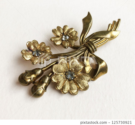 Romantic jewelry brooch for women handmade vintage design 125730921