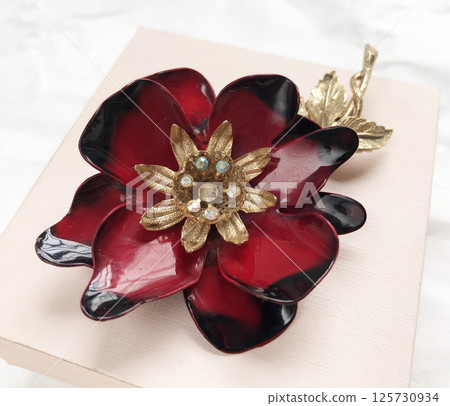Vintage brooch accessory elegant style for women product photo 125730934