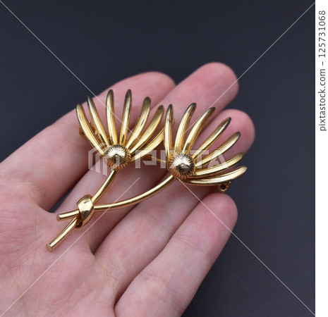 Retro jewelry brooch laid flat handmade womens fashion 125731068