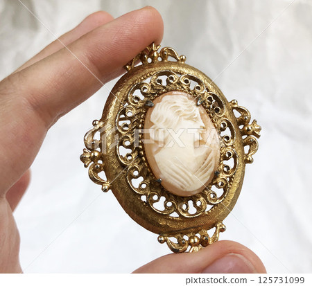 Brooch product photo vintage accessory for women fashion 125731099