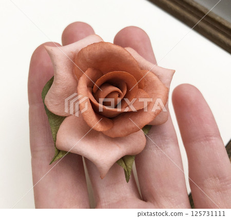 Elegant brooch vintage style laid flat for women jewelry 125731111