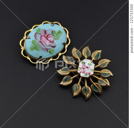 Womens vintage brooch jewelry flat lay on linen Womens vintage brooch jewelry flat lay on linen 125733300