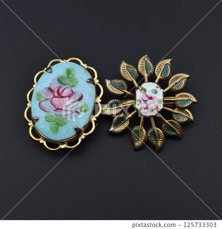 Clean background vintage brooch womens accessory image Clean background vintage brooch womens accessory image 125733303
