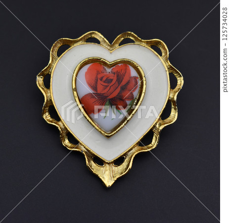 Handmade vintage fashion brooch laid flat for women Handmade vintage fashion brooch laid flat for women 125734028