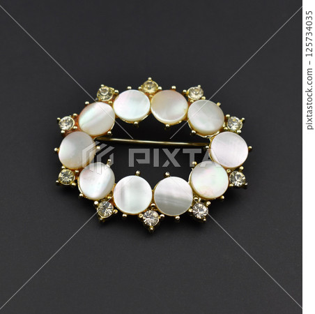 Vintage style brooch for women clean background shot 125734035
