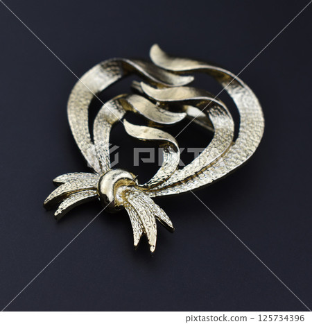 Brooch for women laid flat vintage fashion soft tone Brooch for women laid flat vintage fashion soft tone 125734396