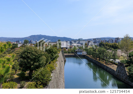 Spring in Kyoto: View from the remains of Nijo Castle's castle tower (Nakagyo Ward, Kyoto City, Kyoto Prefecture) 125734454