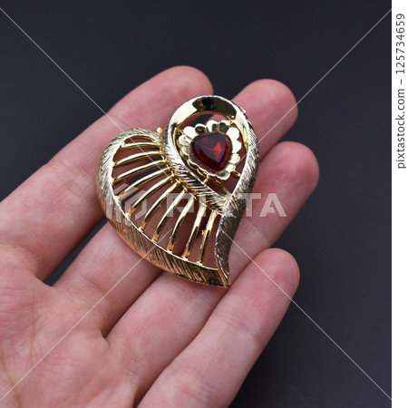 Brooch product image with romantic floral vintage detail Brooch product image with romantic floral vintage detail 125734659