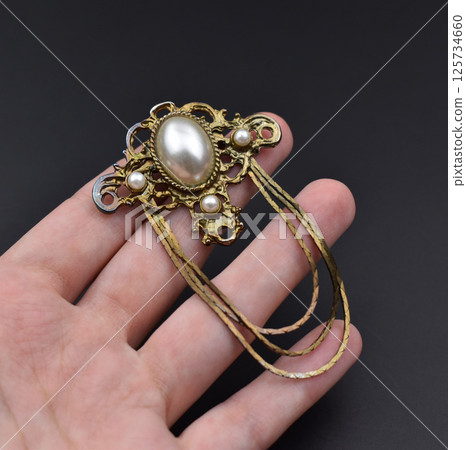 Feminine brooch with floral vintage design soft surface 125734660