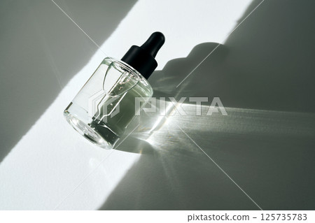 Face serum oil in the sun. 125735783