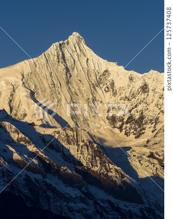 Meili Snow Mountains, China Meili Snow Mountains, China 125737408