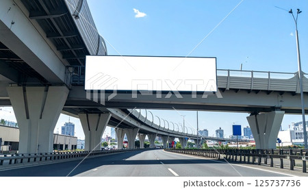 行人天橋上懸掛的橫幅 行人天橋上懸掛的橫幅 125737736