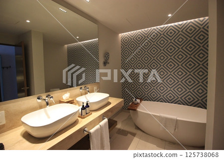 Cancun, Mexico's top resort loved around the world for its blue sea and pure white sand! All-inclusive hotel stay 125738068