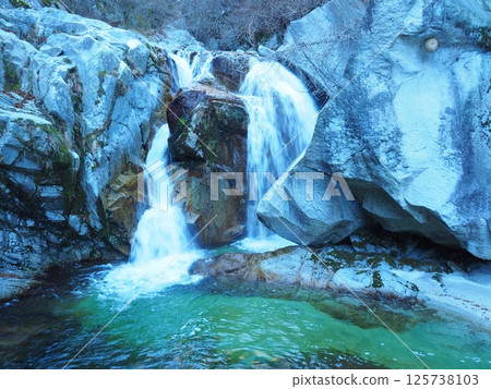 Winter in the Southern Alps, Ojiro River Valley, and Sannotaki Falls Winter in the Southern Alps, Ojiro River Valley, and Sannotaki Falls 125738103